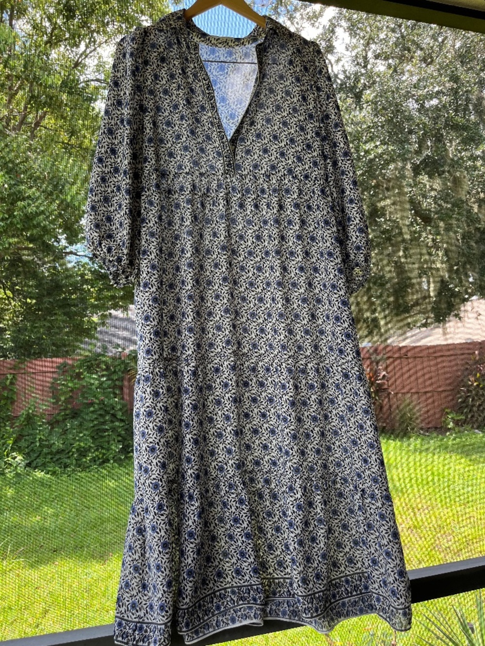Max Studio blue and white floral-print V-neck dress three-quarter sleeves size M